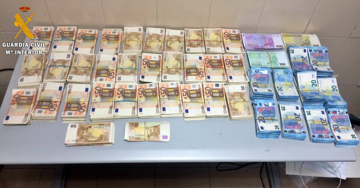La Guardia Civil interviene a un ciudadano luso casi 16.000 euros que intentaba sacar sin declarar