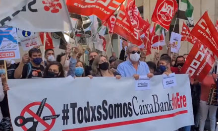 Un centenar de trabajadores de CaixaBank Extremadura se manifiesta en contra del ERE