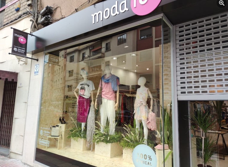 Cáritas abre en Cáceres su primera tienda de ropa de segunda mano de Extremadura