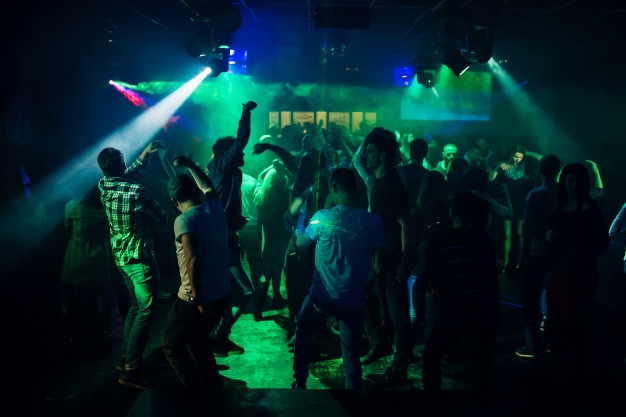 La Junta de Extremadura alerta sobre el peligro de sumisión química a través de pinchazos en discotecas y fiestas