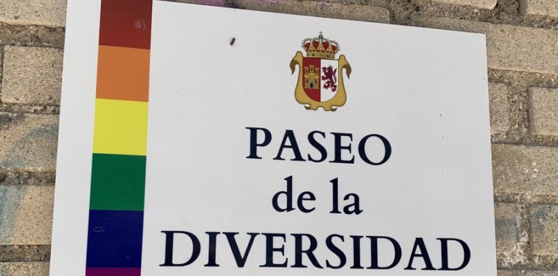 El alcalde manifiesta que “recuperar el Paseo de la Diversidad tiene hoy más sentido que nunca”