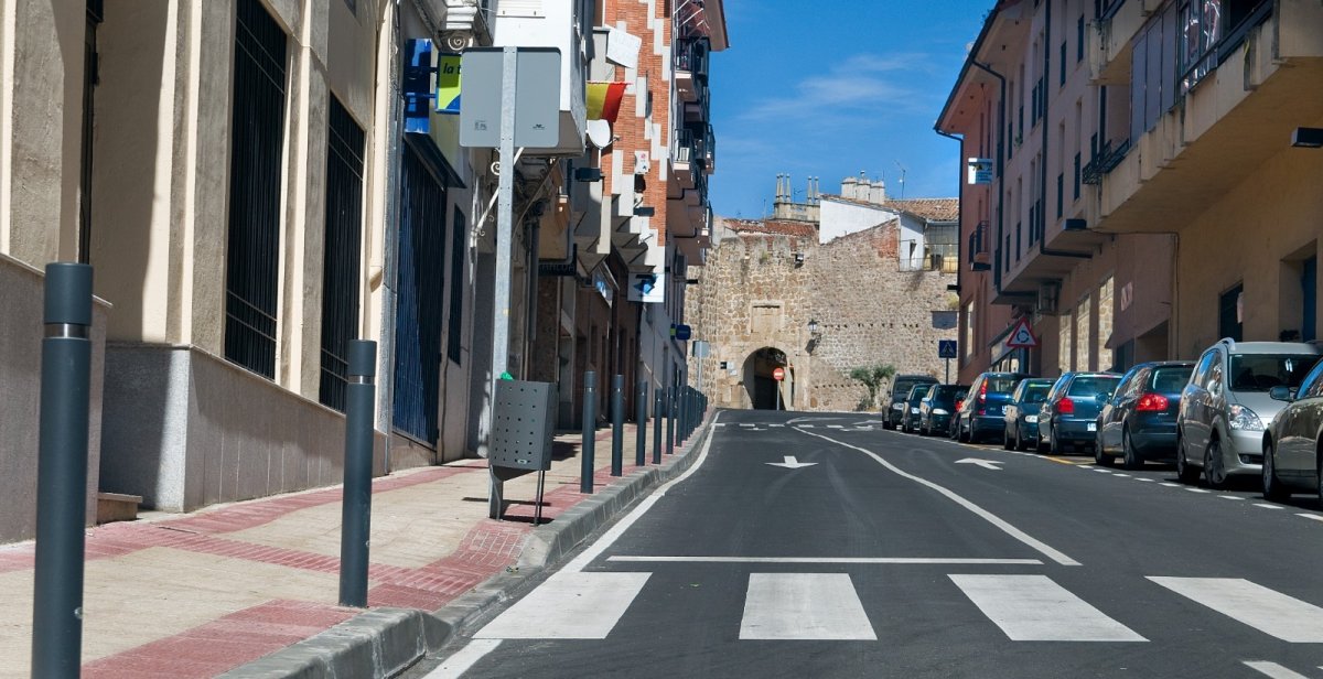 El Ayuntamiento de Plasencia comienza a pintar los pasos de peatones del casco urbano