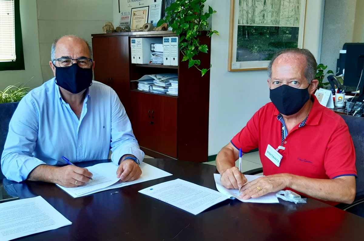 El Ayuntamiento de Villanueva de la Sierra y Agricultura firman un convenio para seguir financiando la Fiesta del Árbol
