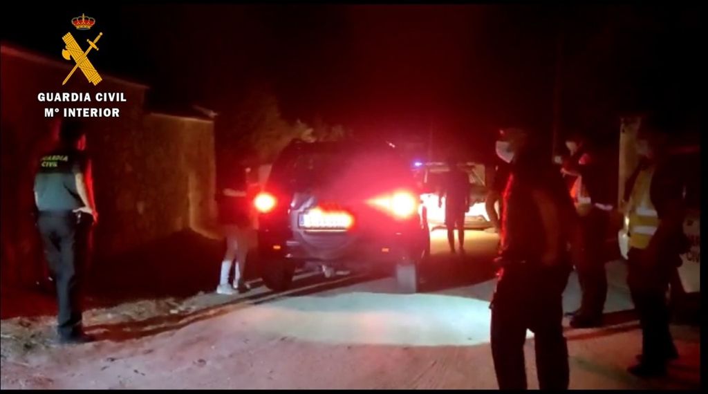 VÍDEO: Efectivos de la Guardia Civil y de la Policía Local desalojan una fiesta en Casar de Cáceres