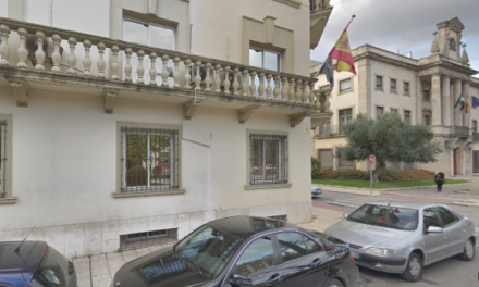 Un sistema anticortes de luz provoca un incendio en un edificio administrativo de Badajoz