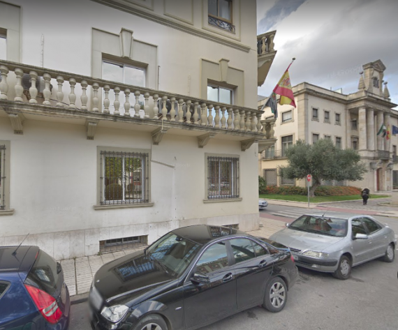Un sistema anticortes de luz provoca un incendio en un edificio administrativo de Badajoz