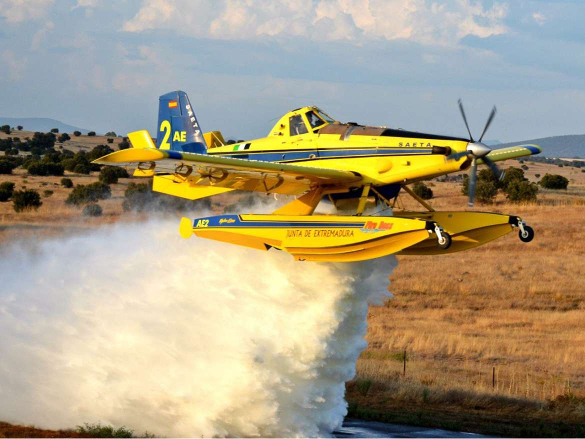 La Junta de Extremadura colabora en la extinción del incendio de Málaga con dos aviones anfibios