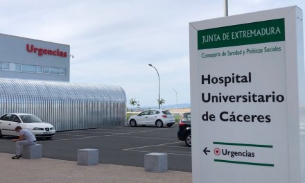 Trasladan a una mujer al Universitario de Cáceres tras ser atropellada en la Ronda Norte