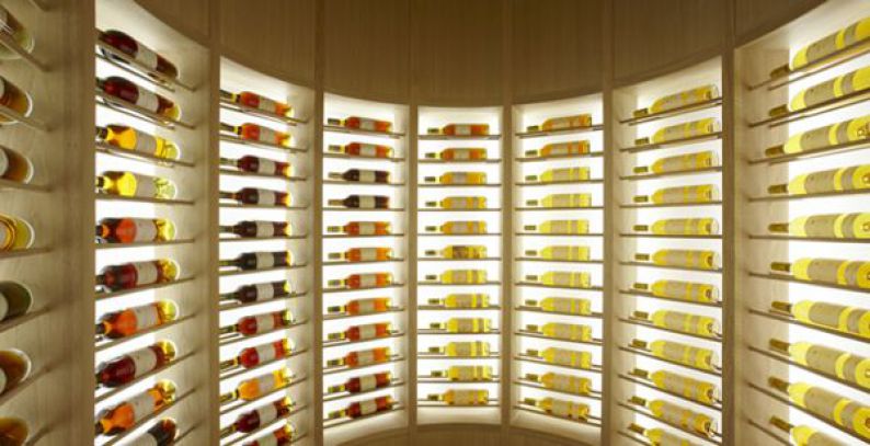Detenidos por robar 45 botellas de vino del restaurante Atrio valoradas en más de 1,6 millones de euros