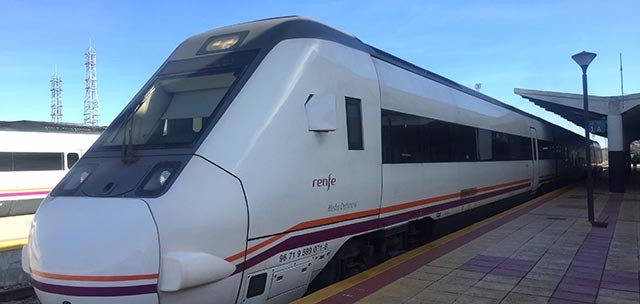 Comienzan a funcionar 18 trenes que harán los trayectos Mérida-Zafra y Cáceres-Valencia de Alcántara