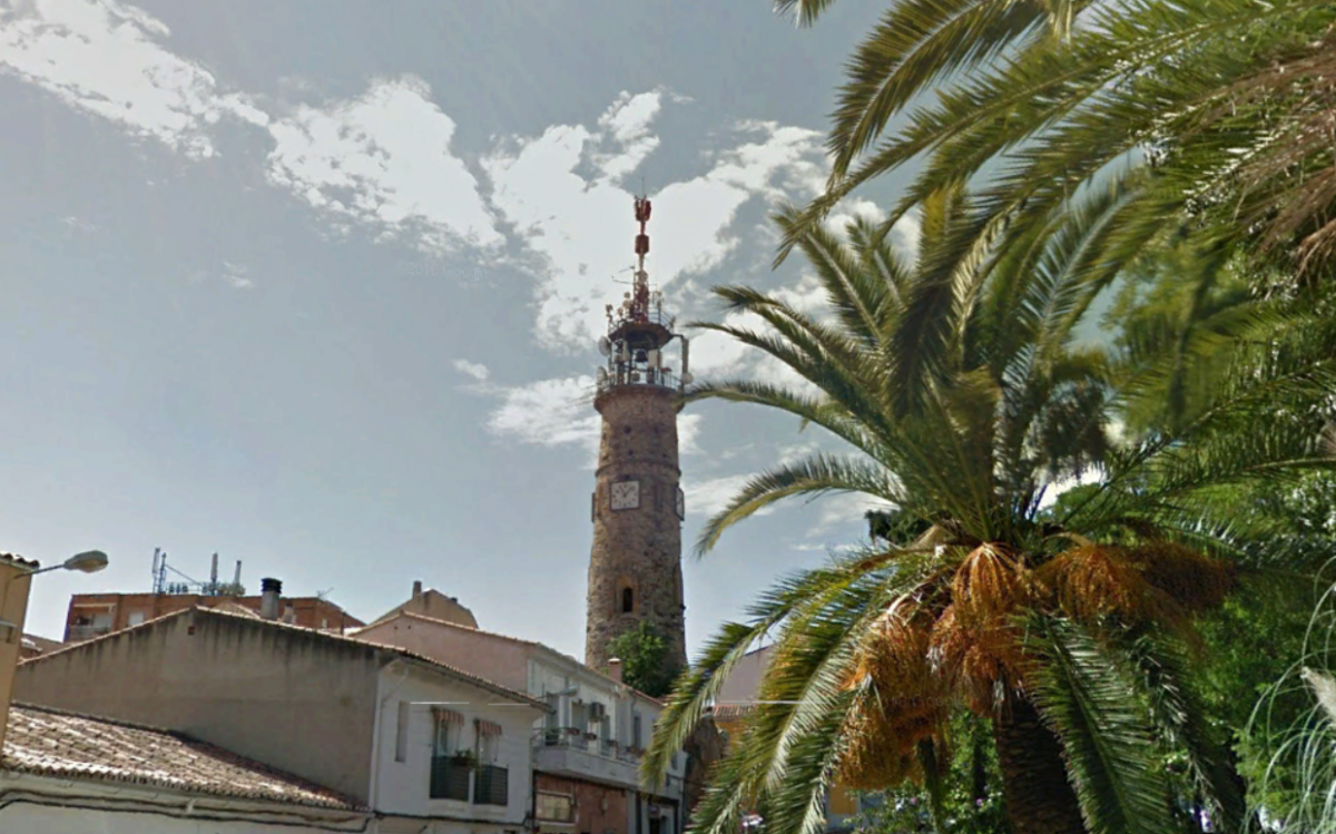 El Ayuntamiento Cáceres anuncia la retirada de las antenas de la Torre del Reloj