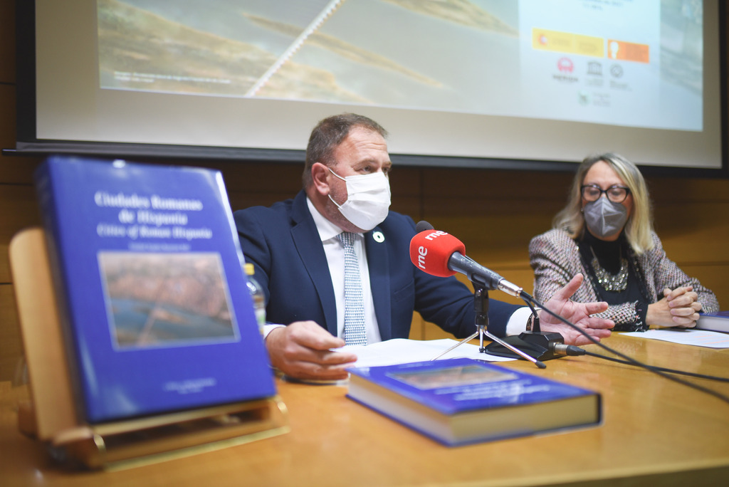 El Ayuntamiento patrocina el libro “Ciudades Romanas de Hispania” que estará en las bibliotecas más prestigiosas del mundo