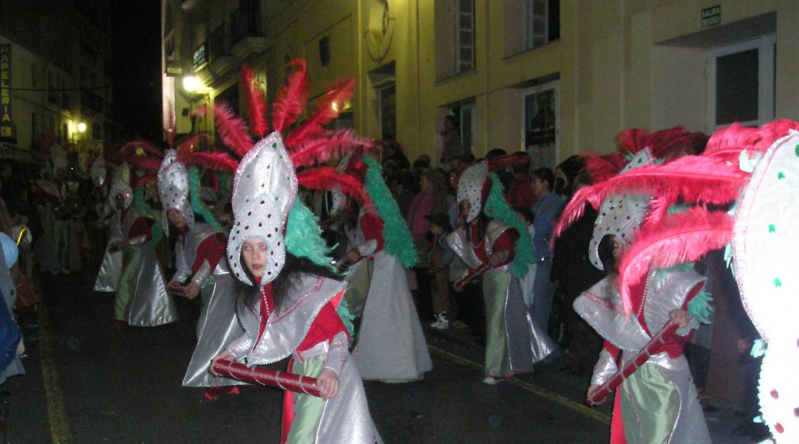 Cáceres destaca la participación ciudadana en el Carnaval, que cada año adquiere mayor relevancia en la ciudad