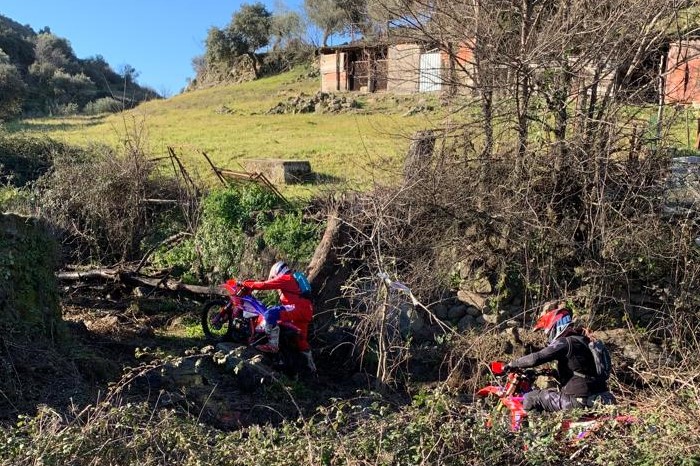 Adenex denuncia que el Moto Club Campo Arañuelo destroza Los Cerros con un trail de enduro
