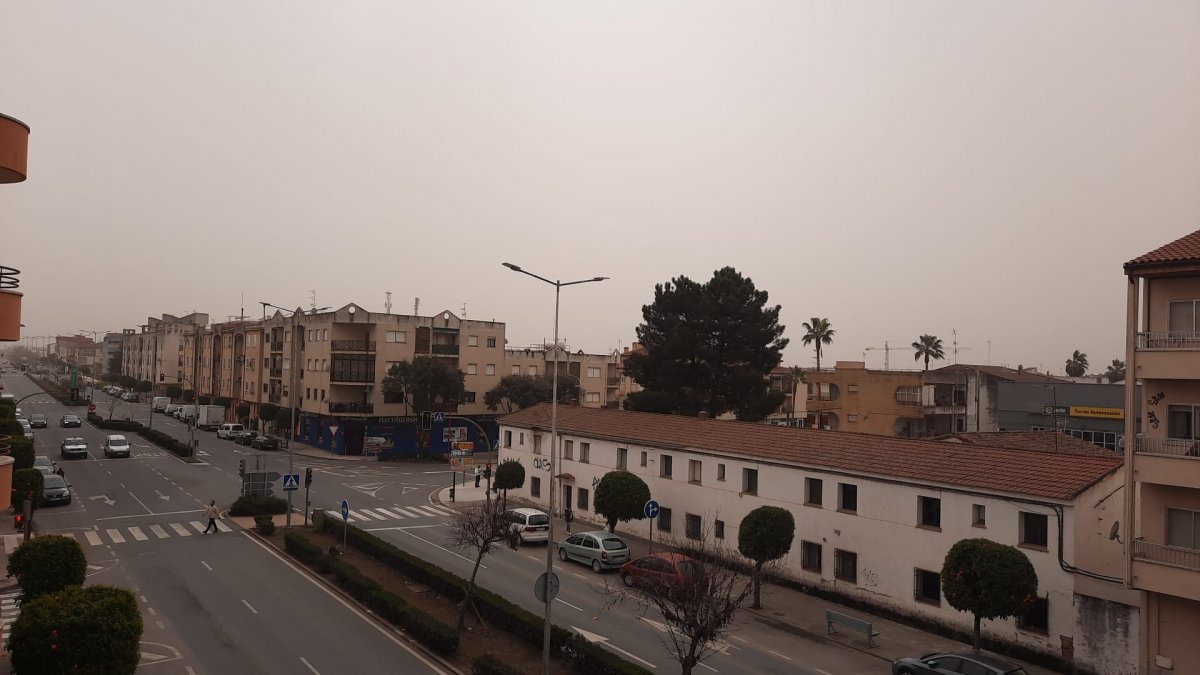 El polvo africano invade Extremadura dejando una calidad del aire «muy desfavorable» en algunas zonas