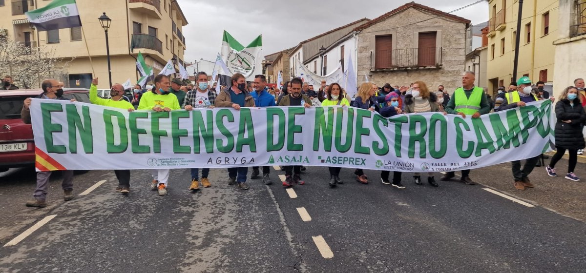 Los agricultores protestan en la fiesta del Cerezo en Flor y piden soluciones a la crisis del campo