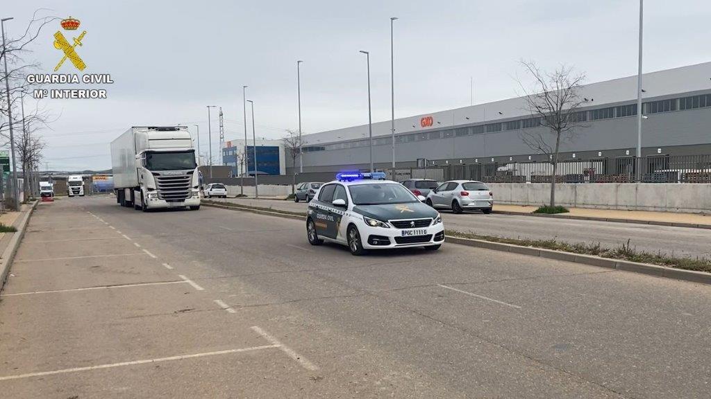 Policía y Guardia Civil escoltan 120 camiones a su paso por Extremadura en una nueva jornada de paro