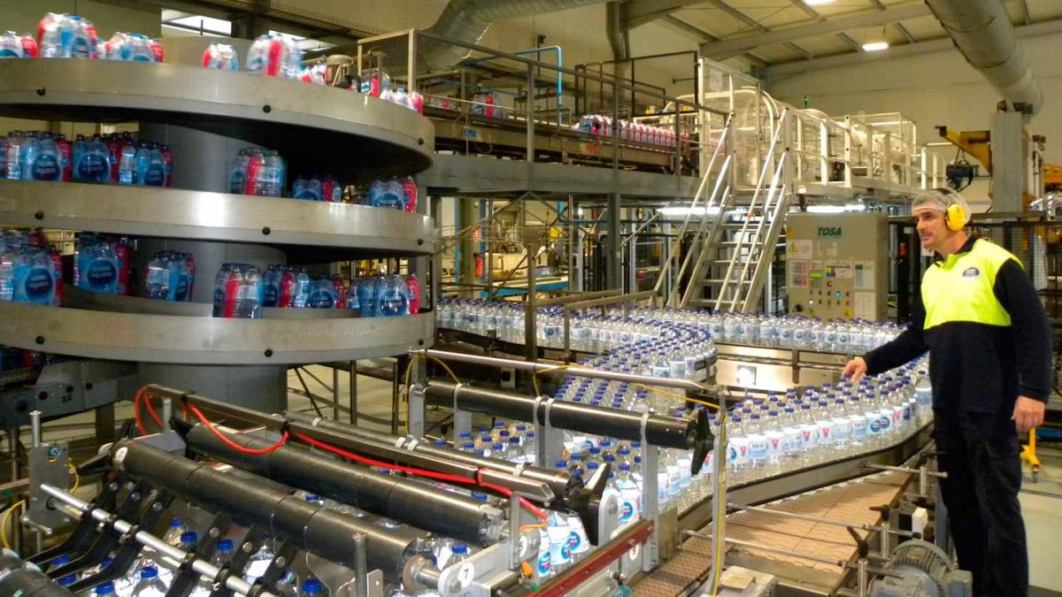 CCOO exige a Nestlé una subida salarial en la planta embotelladora de Herrera del Duque