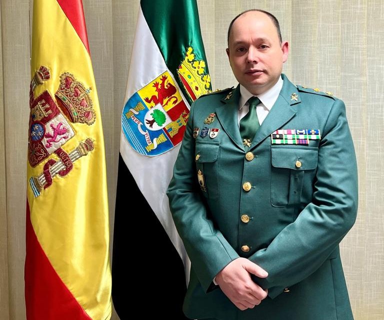 El teniente coronel Rafael Roldán jura su cargo al frente de la Guardia Civil de Cáceres