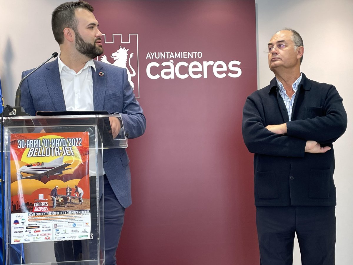 Aeromodelistas de España, Portugal y Reino Unido muestran sus modelos en Cáceres