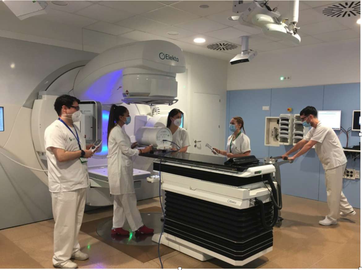 El acelerador lineal del Hospital Universitario de Cáceres cumple un año con más de 450 tratamientos