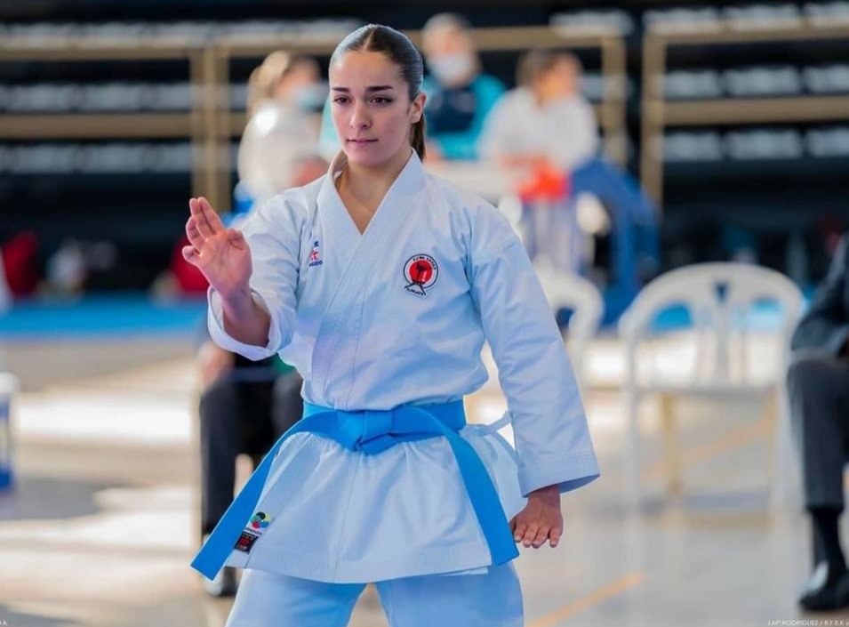 La karateca almendralejense Paola García gana el oro en Talavera y apunta al Europeo de Praga