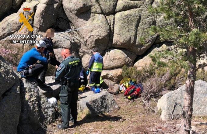 Rescatado en helicóptero el joven que se accidentó en una tirolina en Cancho de la Muela