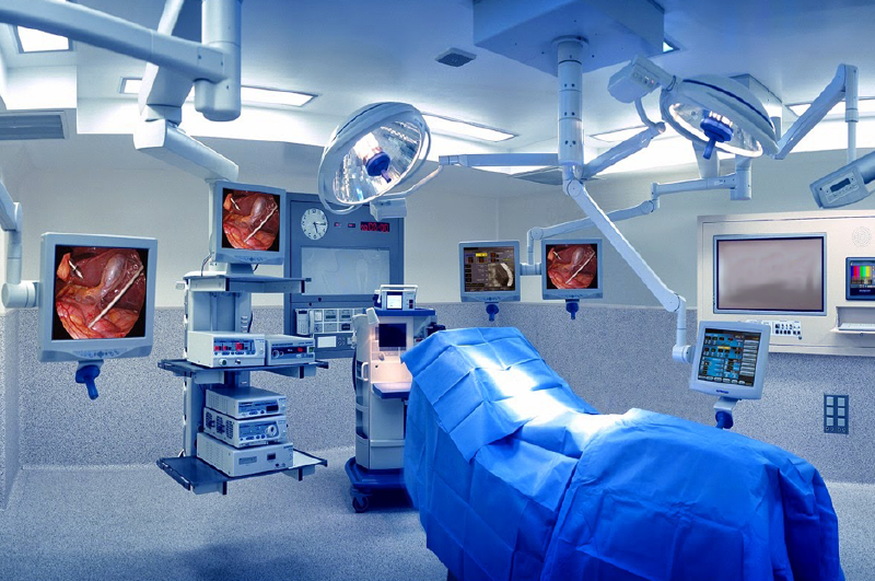Tres médicos extremeños logran reparar la aorta a un paciente que tenía un 90% de posibilidades de morir
