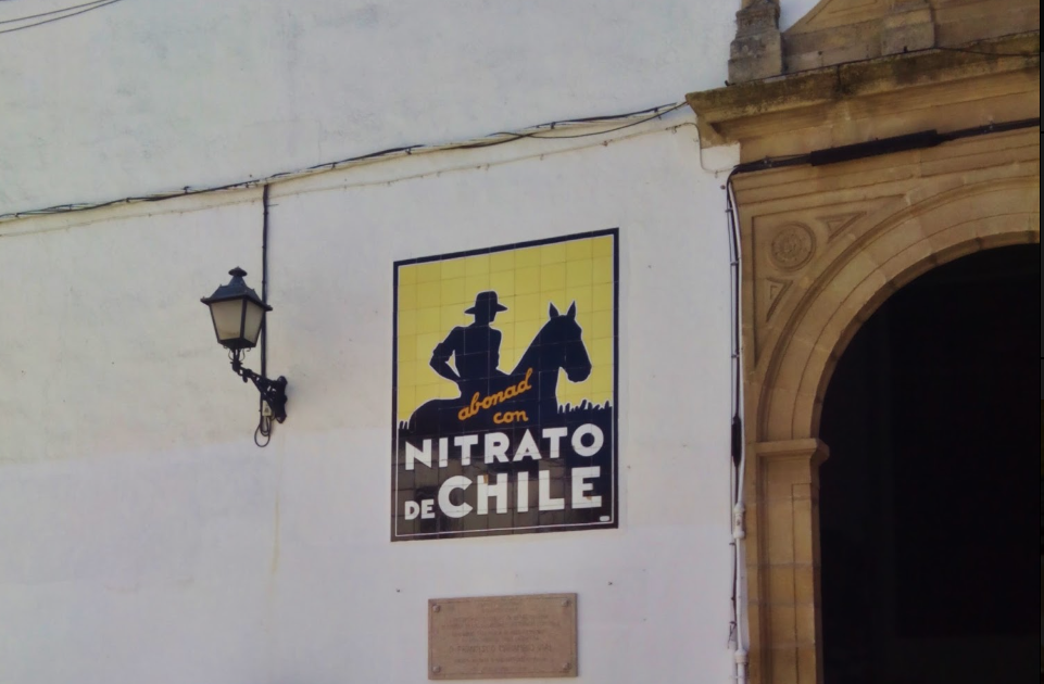 La Junta declara Bien de Interés Cultural los paneles de azulejos de Nitrato de Chile en Extremadura