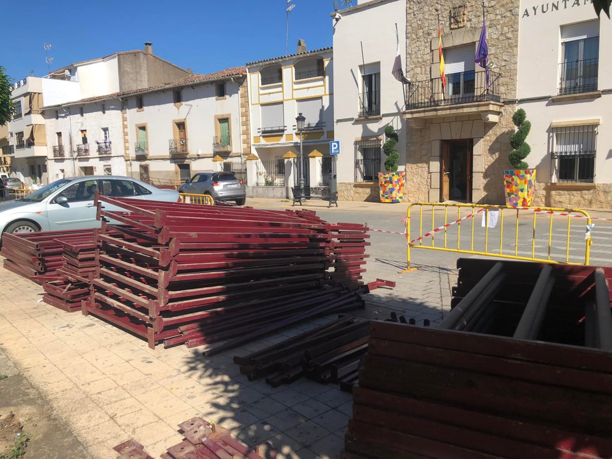 Arranca el montaje del vallado necesario para celebrar los festejos taurinos de San Buenaventura