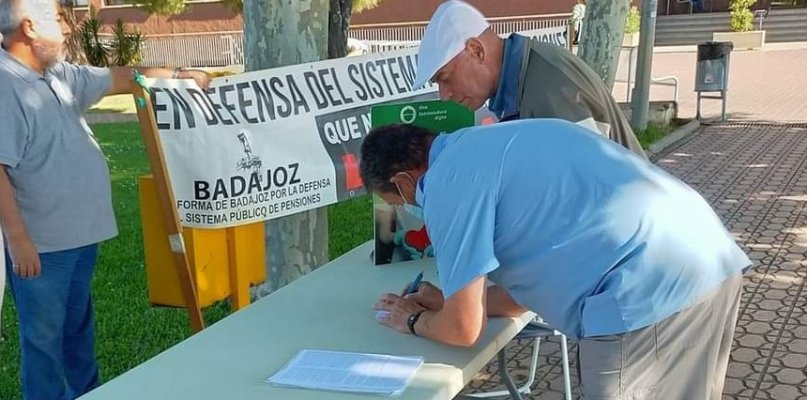 Denuncian que Don Benito y Villanueva no permiten la recogida de firmas para la defensa de la sanidad pública