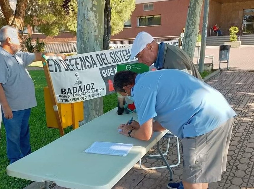Denuncian que Don Benito y Villanueva no permiten la recogida de firmas para la defensa de la sanidad pública