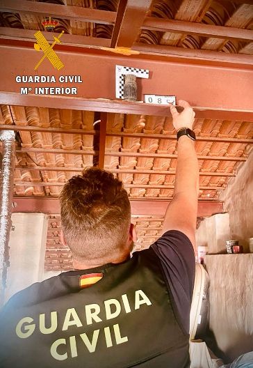 La Guardia Civil desactiva una granada de mano encontrada en una vivienda de Mengabril