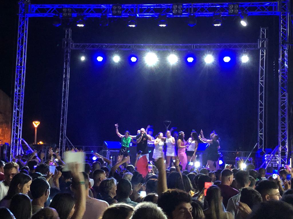 VIDEO: Y Kiko Rivera se puso el pañuelo verde de San Buenaventura en las fiestas de Moraleja y enamoró a Telecinco