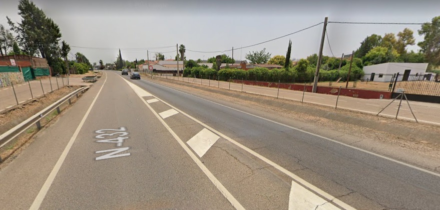 Un motorista herido tras salirse de la carretera N-432 en Badajoz