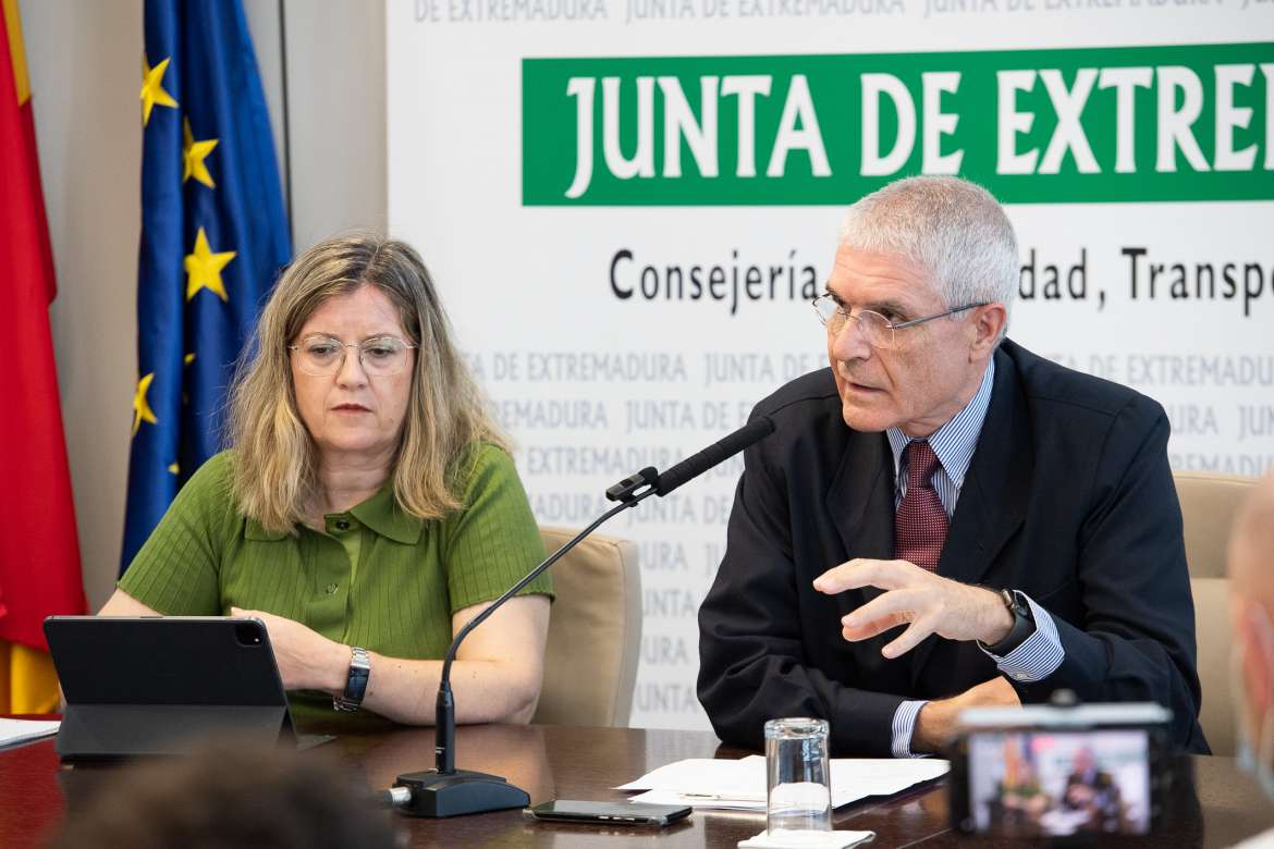 El escándalo Feve hace caer al presidente de Renfe y la secretaria de Estado que no dimitieron por los trenes de Extremadura