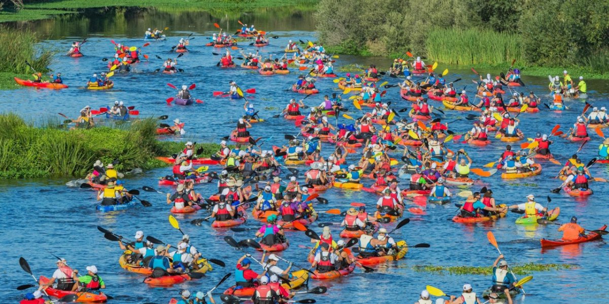 Más de 200 personas participan hoy en el XIII Descenso del río Alagón de Coria
