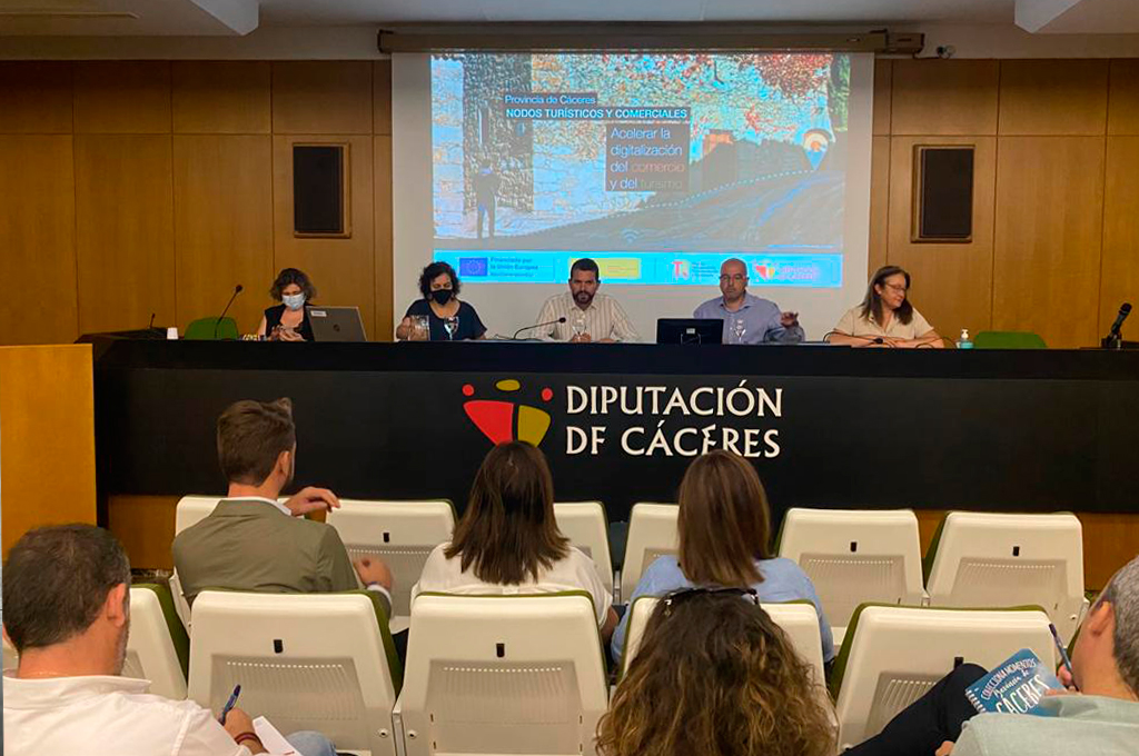 Nueve municipios cacereños formarán parte de un plan para impulsar la digitalización del comercio
