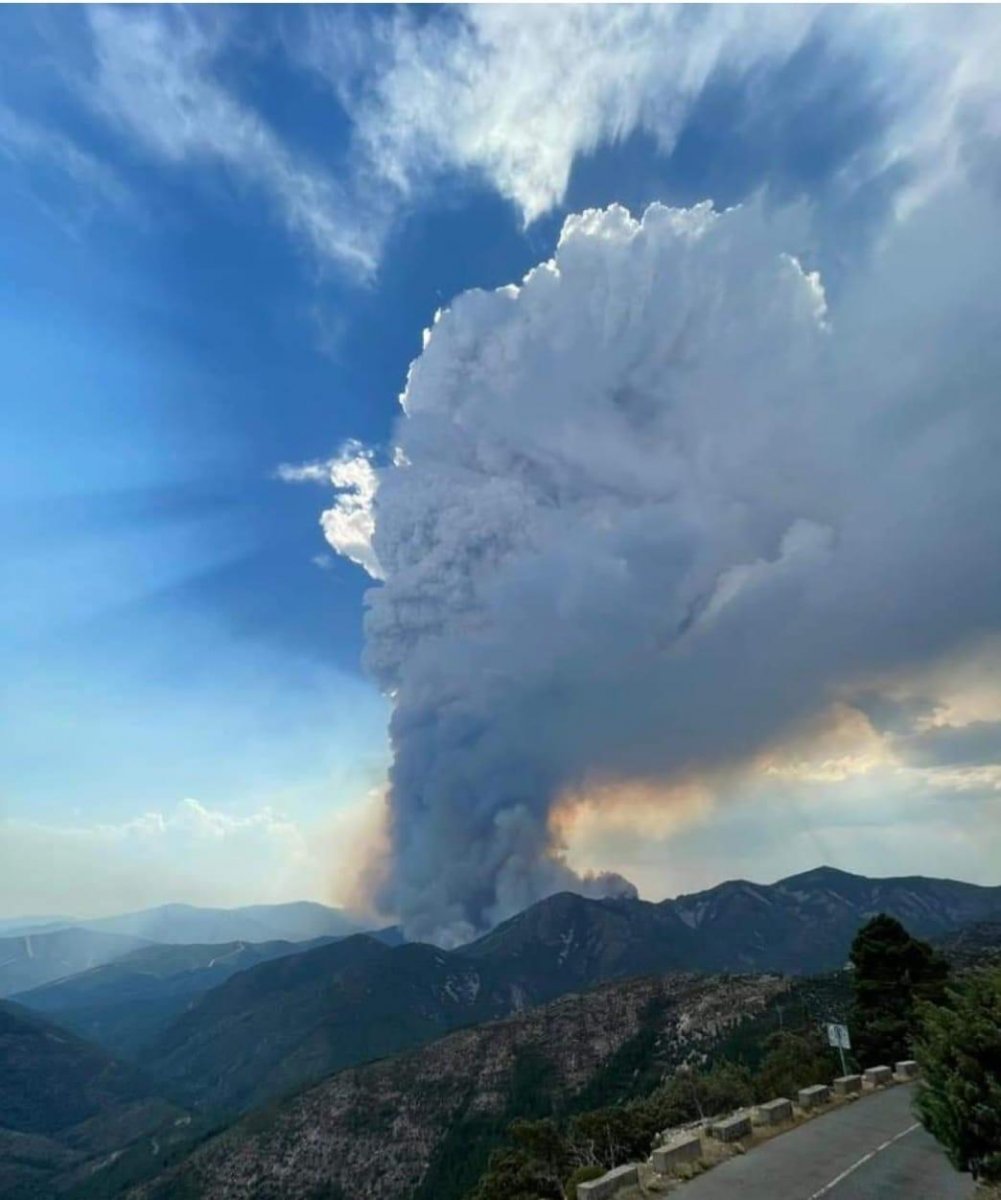 Un rayo de una tormenta seca provoca el virulento incendio forestal de Las Hurdes