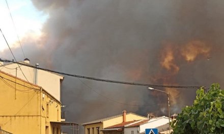 La ola de calor dificulta el control del incendio de Las Hurdes que evoluciona negativamente
