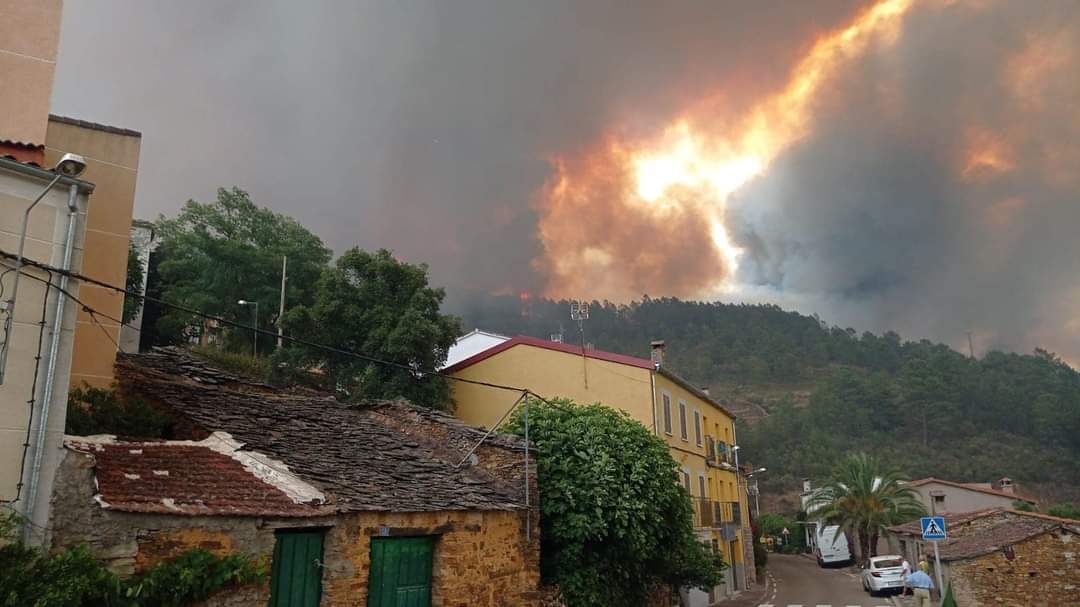 La alquería de Riomalo de Arriba se une a los núcleos de población evacuados por el incendio de Las Hurdes