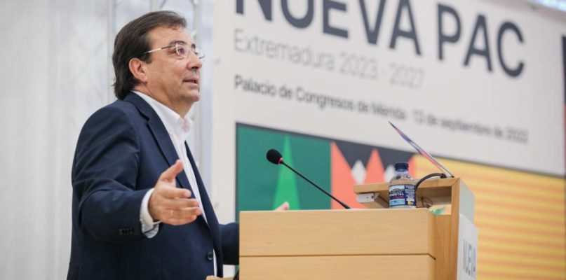 Fernández Vara defiende que la nueva PAC aporta “seguridad y certidumbre” al campo extremeño