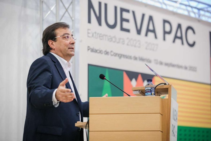 Fernández Vara defiende que la nueva PAC aporta “seguridad y certidumbre” al campo extremeño