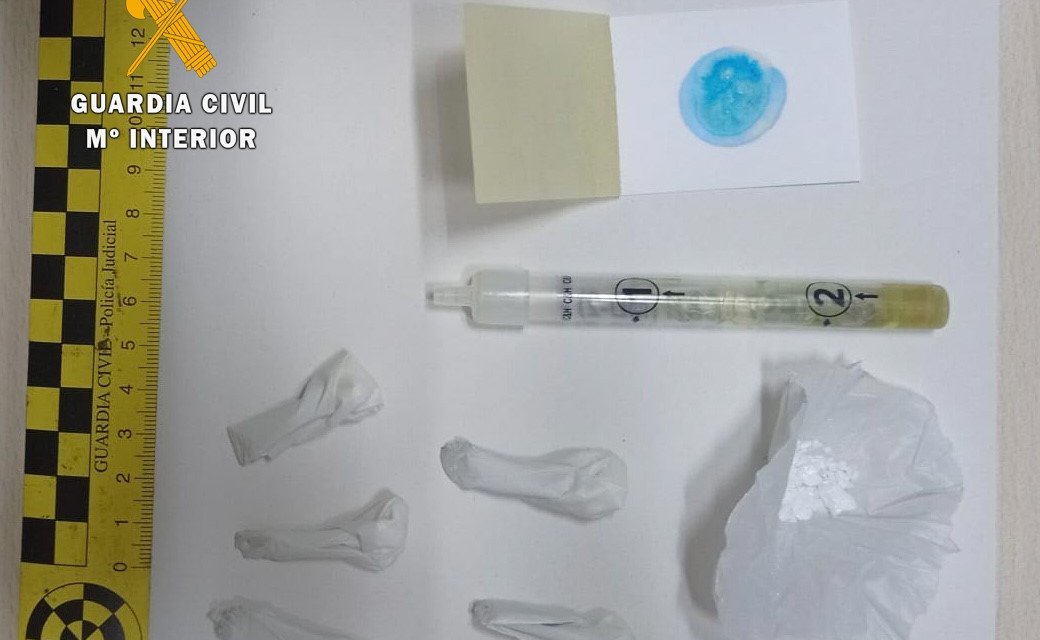 Sorprendido por la Guardia Civil con 36 dosis de cocaína preparada para su venta