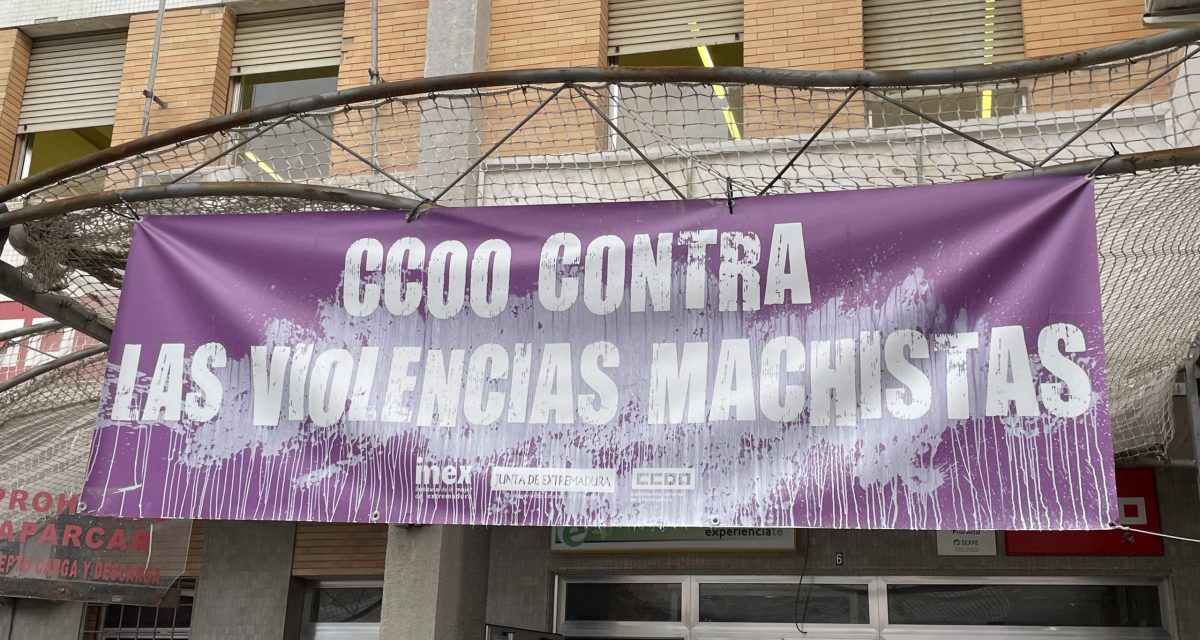 Atentan contra la sede de CCOO pintando de blanco una cartel sobre la violencia machista