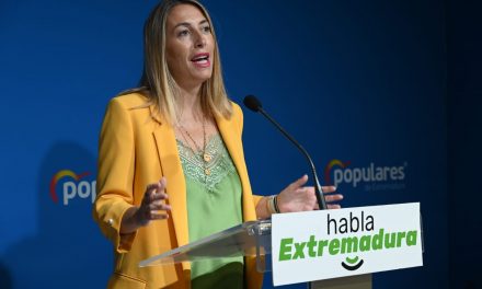 Guardiola pide a Vara que contenga su “euforia” porque Extremadura sigue siendo la tercera región con más paro