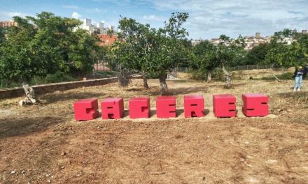 El mirador de Fuente Fría nuevo escenario para fotografiar las letras rojas de Cáceres