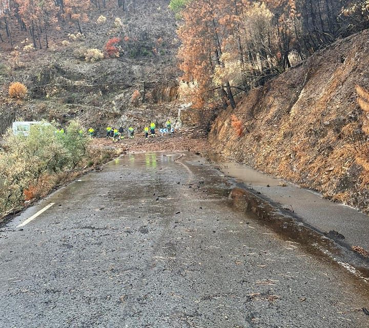 La carretera entre Ladrillar y Cabezo bloqueada a causa de los incendios