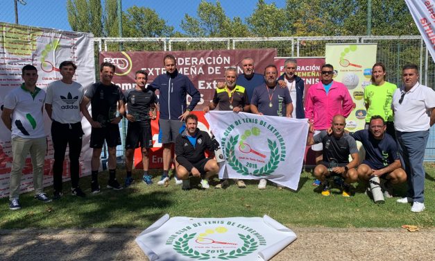 Un club de Badajoz se proclama en Coria campeón de Extremadura de tenis por equipos