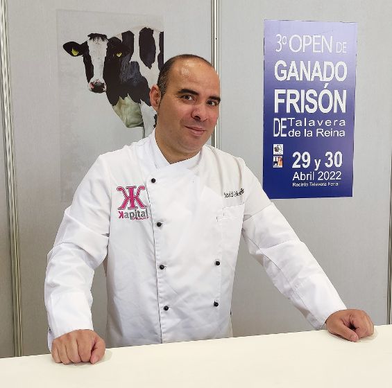 El chef extremeño David Gibello promociona en Canarias el famoso condumio de conejo